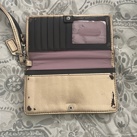 Coach Signature Gold Embossed C Patent Leather Wallet Wristlet - Picture 3 of 7